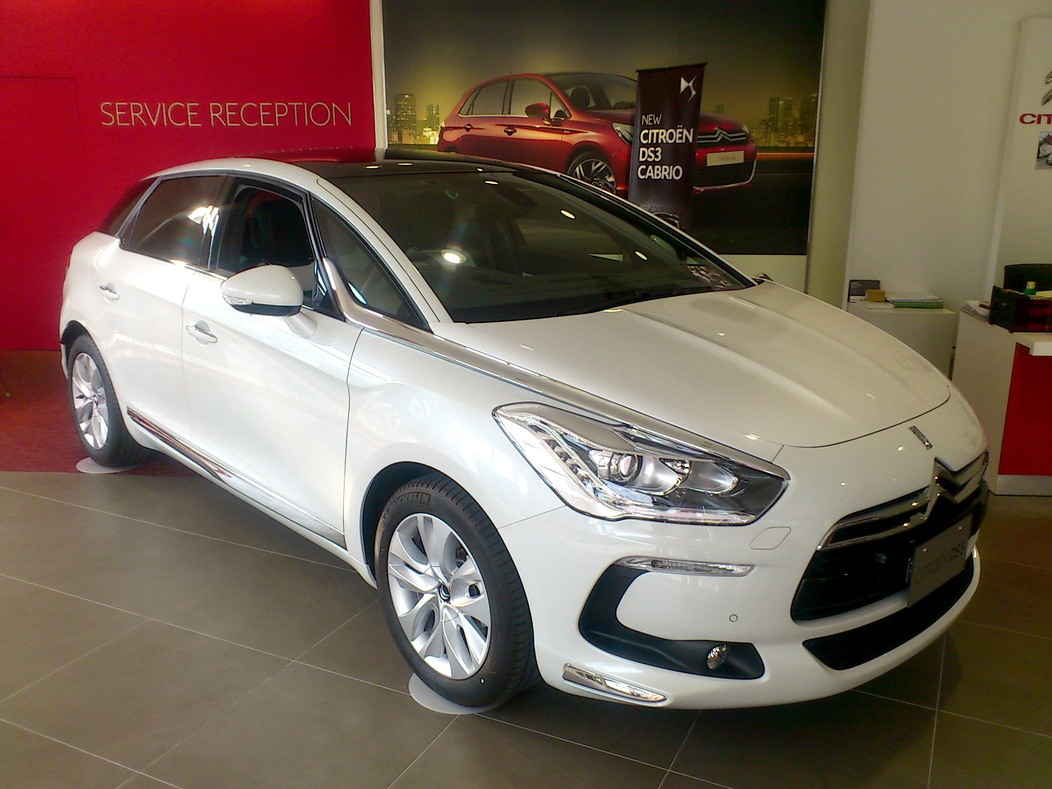 DS5 white Melodie 展示中
