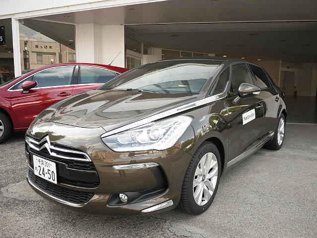 DS5の試乗車を入れ替えております